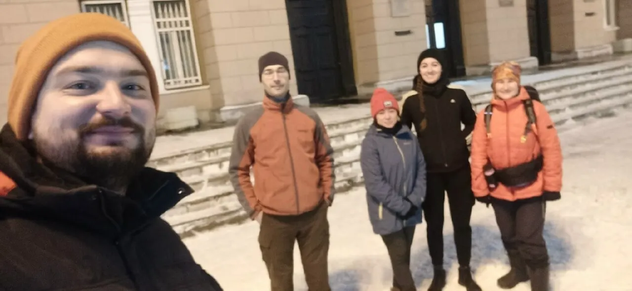 Группа из пяти участников похода